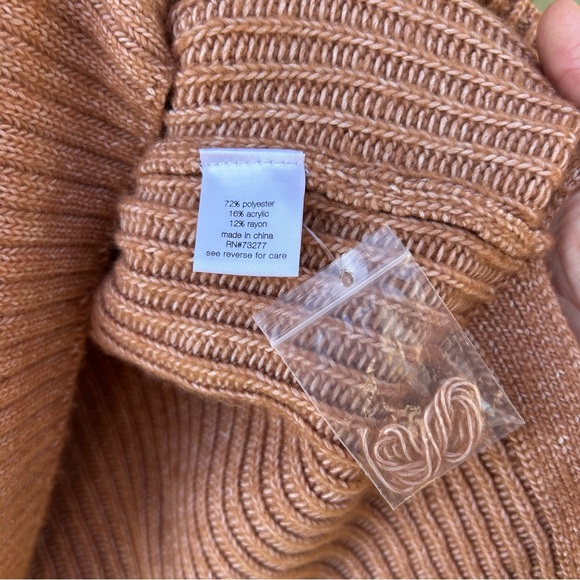 Elizabeth & James Ribbed Sweater - Picture 3 of 5
